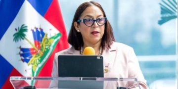 Raina Forbin impulsa la prevención del cáncer de mama en la Cancillería de Haití